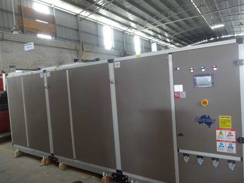 ​Lever i tide: Innendørs svømmebassengmiljøsystem